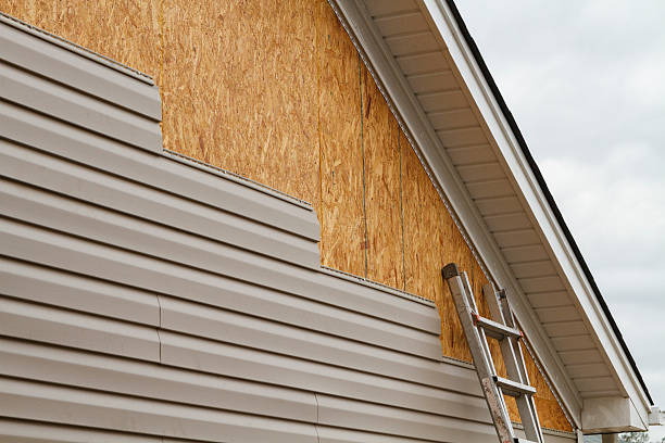 Professional Siding Repair technician working in Twinsburg, OH